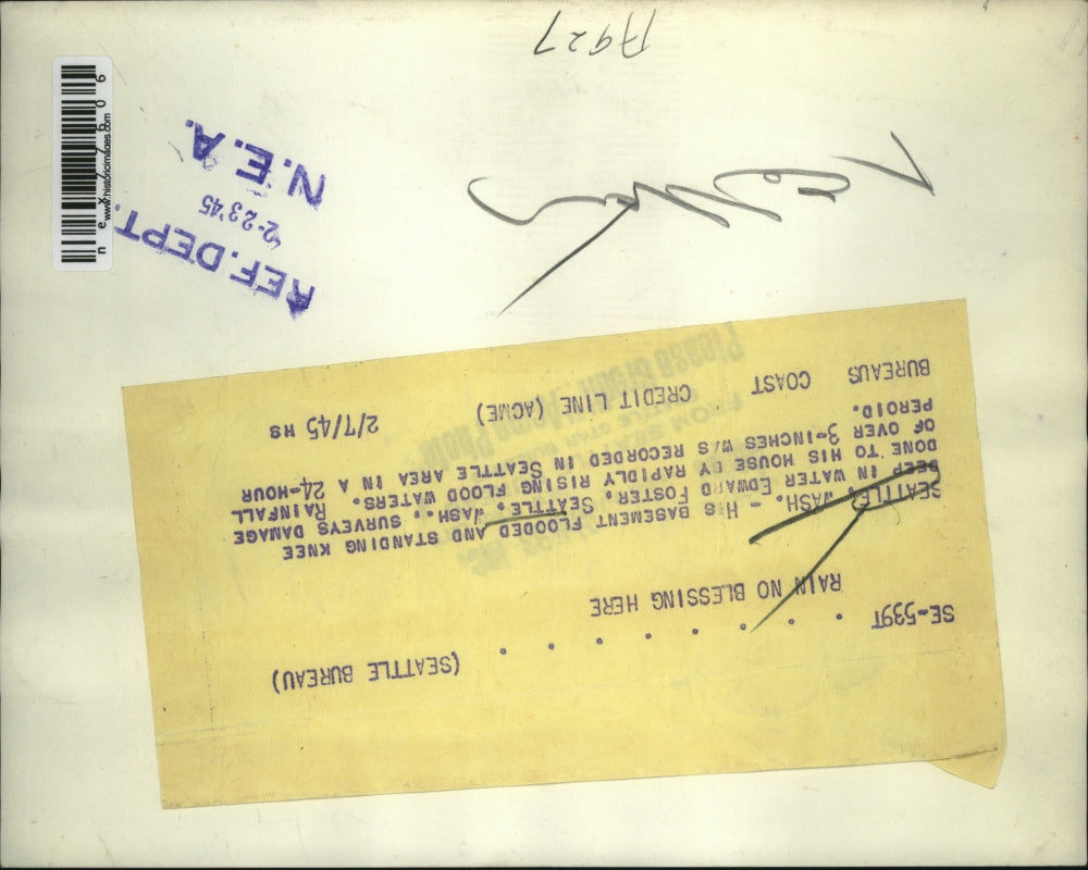 1945 Press Photo Basement Flooded Knee Deep Water Edward Foster's Home Seattle