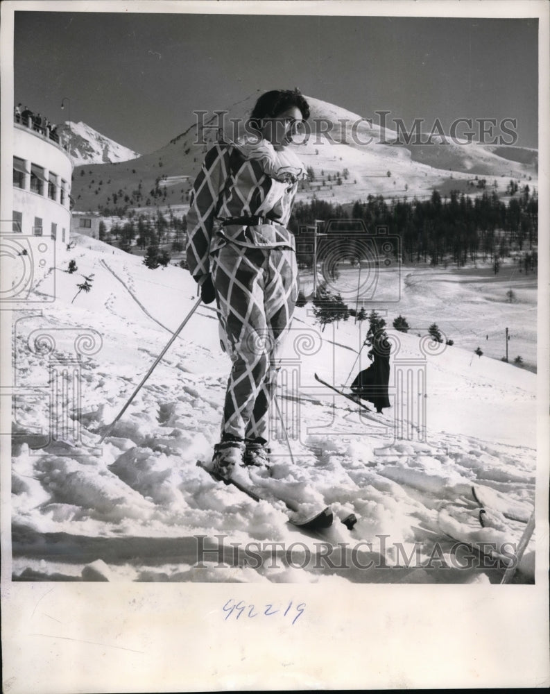 1952 Press Photo Sestrire Italy Marla Merott in alpine ski outfit- Historic Images