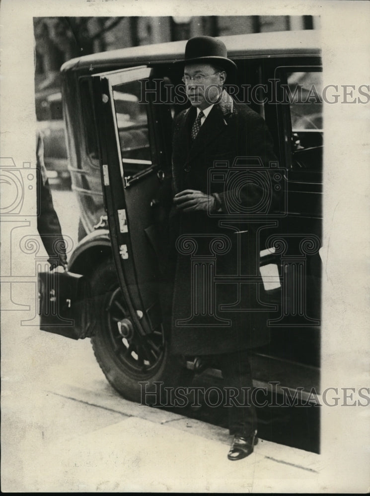 Load image into Gallery viewer, 1930 Press Photo Robert A Taft Son of Former President Arriving at Fathers Home
