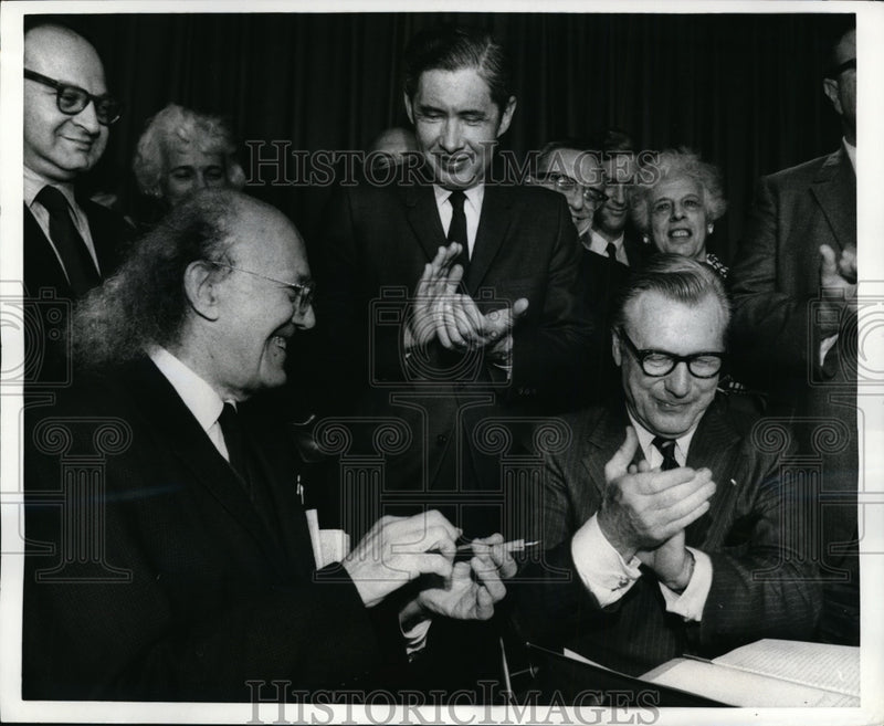 Load image into Gallery viewer, 1970 Press Photo Nelson Rockefeller New York Senator John Marchi &amp; Dr A J Krause
