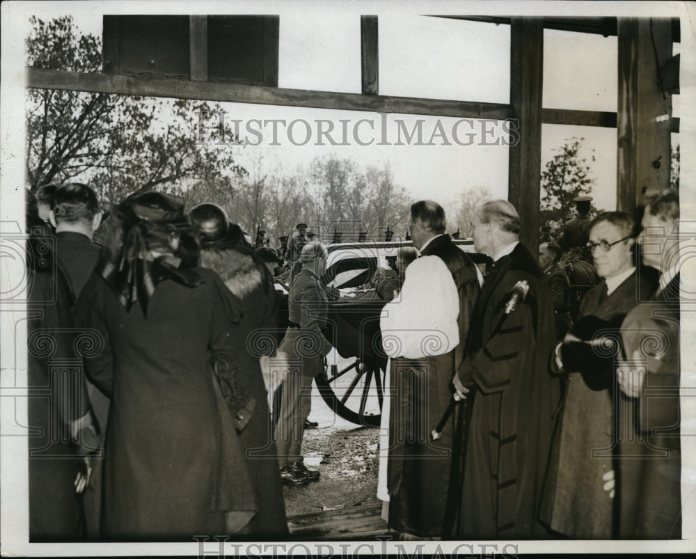 1934 Press Photo Mourners of Famous Indian Fighter & World War Chief Hugh Scott