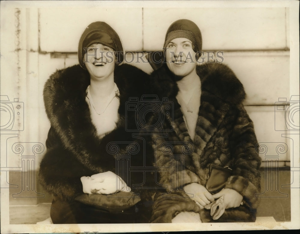 1928 Press Photo Wash DC Mrs Madhe Callard, Ailene Loveland at Senate offices