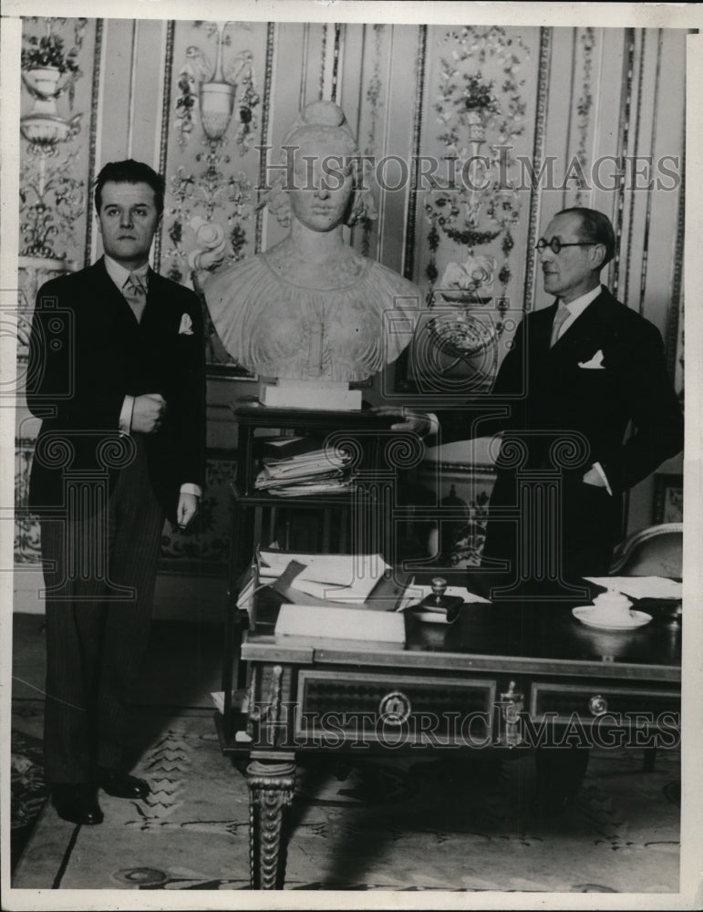 Load image into Gallery viewer, 1933 Press Photo Paris Pierre Poisson artist &amp; Jean Mistler Undersec of State
