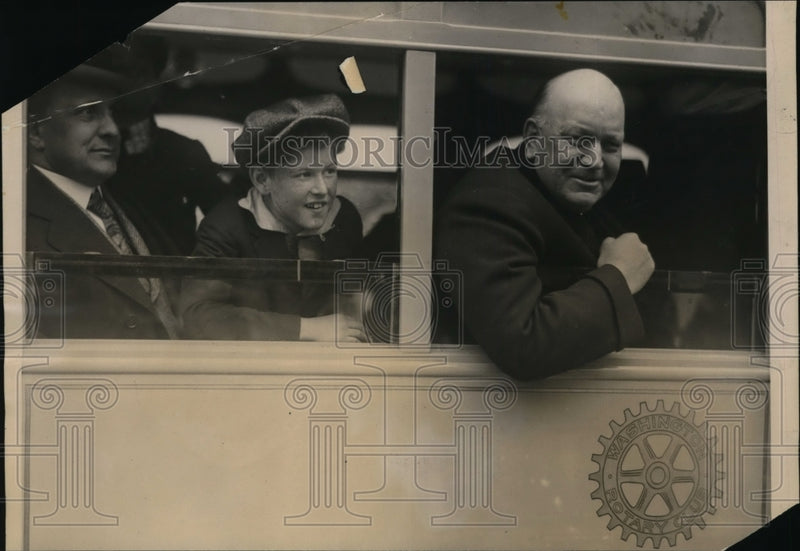 Load image into Gallery viewer, 1922 Press Photo Rotary Club of Washington presented with new omnibus
