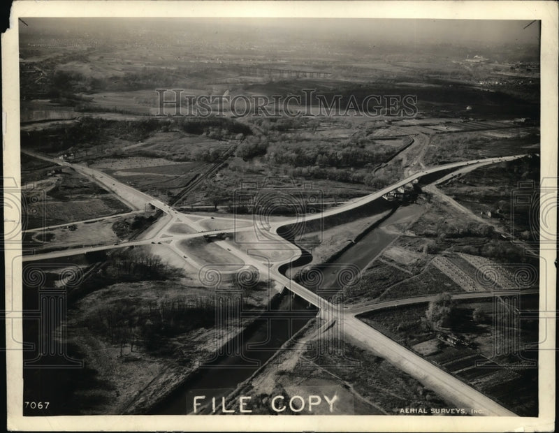 Load image into Gallery viewer, 1940 Press Photo Aerial View of Willow Cloverleaf Highway
