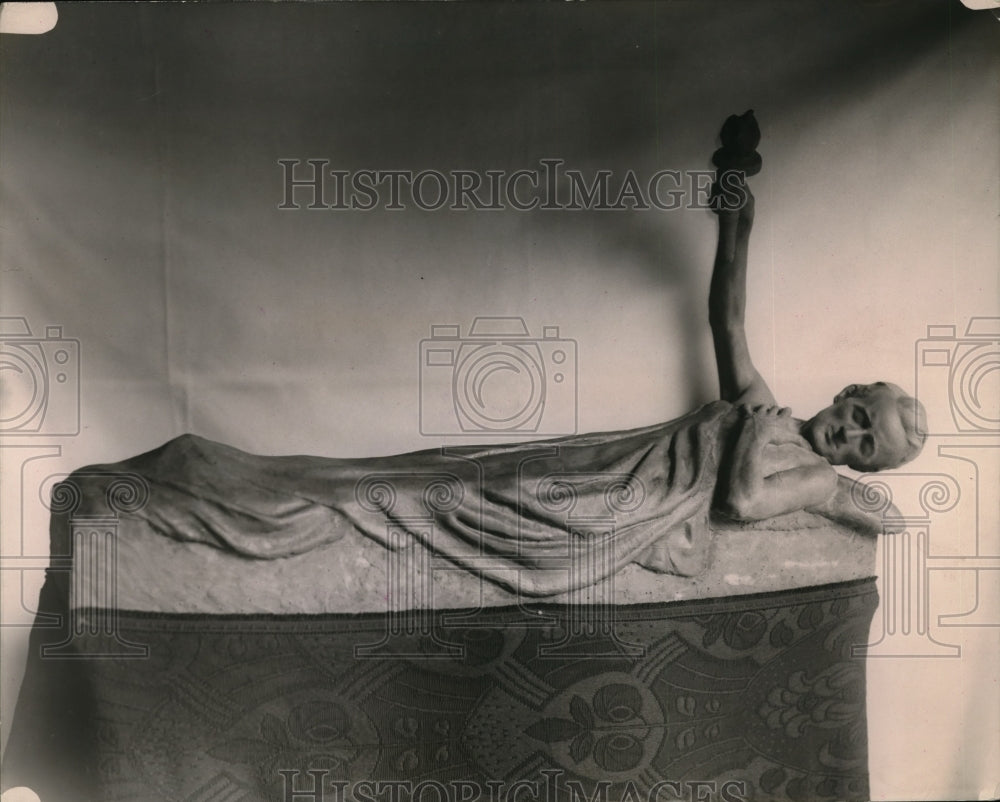 1920 Press Photo "The Dying McSwiney" is title of statue modeled by Joe Atchison