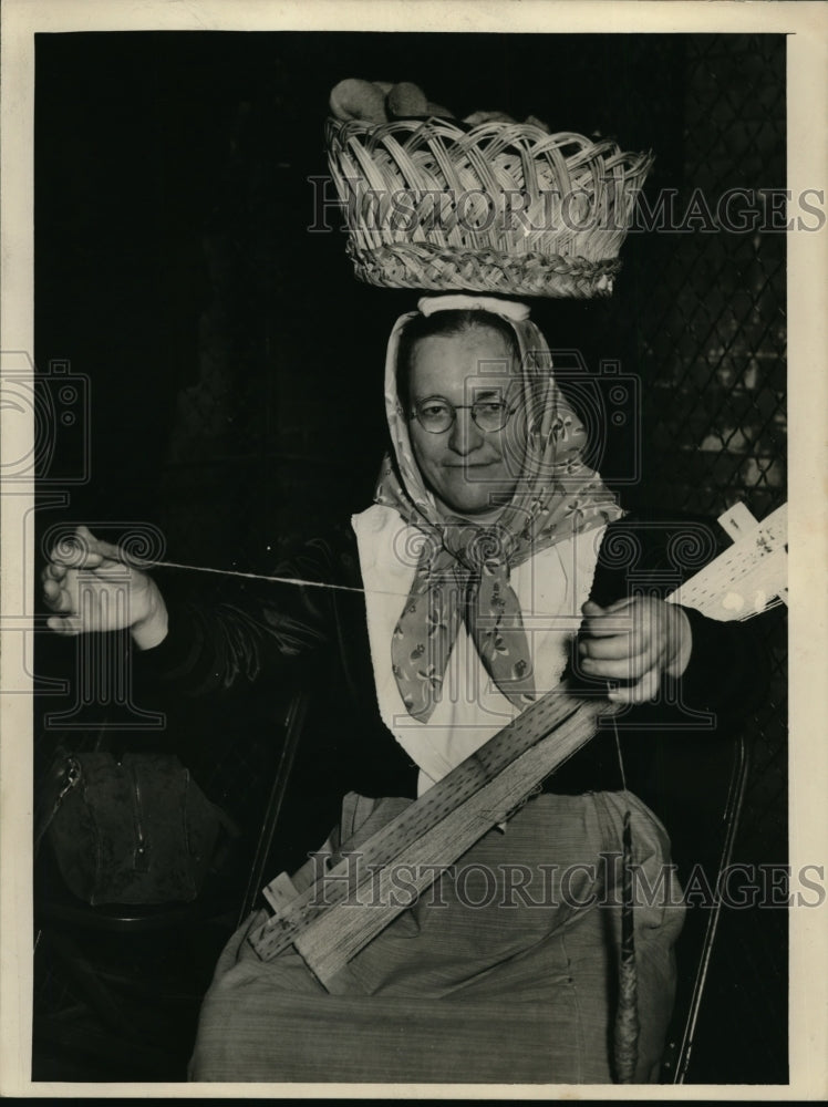 1940 Press Photo Mrs Antoinette Fatica of Clevelaand Ohio Alta house