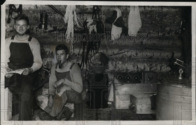 Load image into Gallery viewer, 1938 Press Photo White Fish Alberta Canada trappers in their hunting cabin
