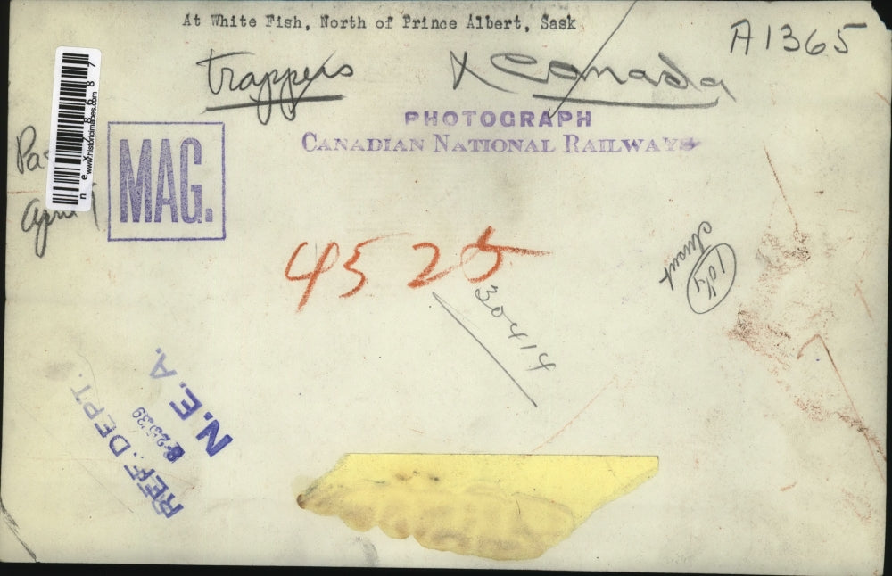 1938 Press Photo White Fish Alberta Canada trappers in their hunting cabin