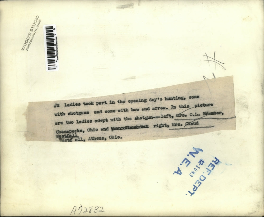 1943 Press Photo Hunters Mrs OL Brammer, Mrs Claud Westfall Athens Ohio