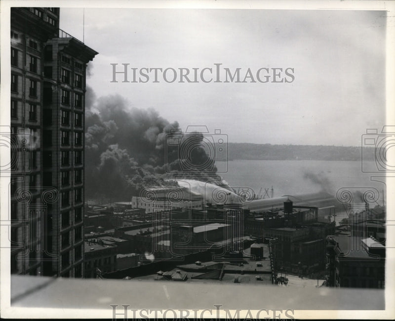 Load image into Gallery viewer, 1944 Press Photo Three alarm fire at Luckenback Steamship Company dock
