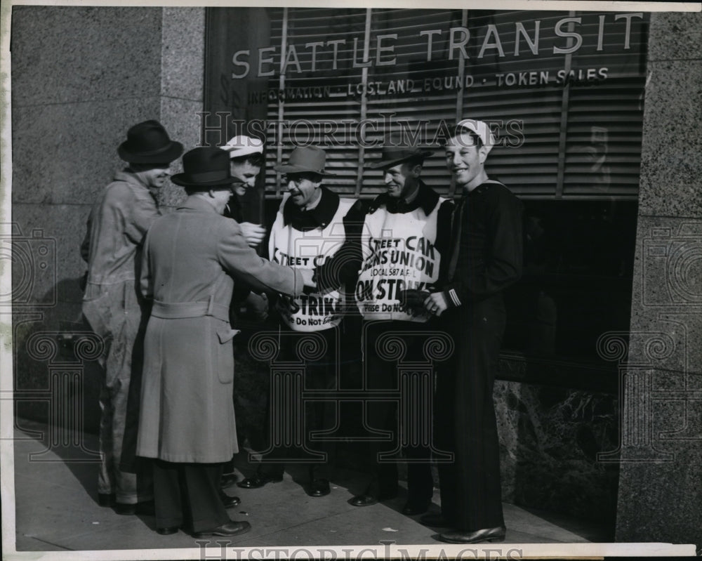 1946 Press Photo Seattle Wash striking drivers of public transport system
