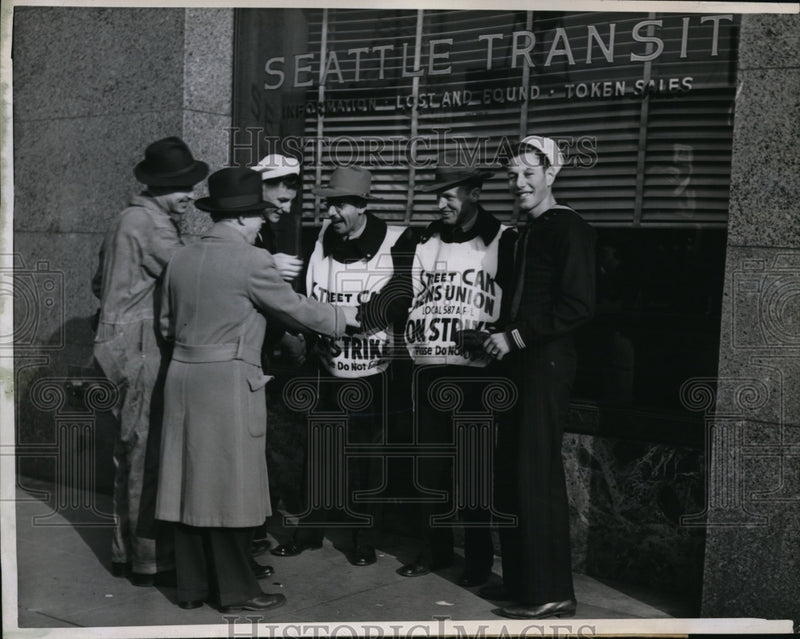 Load image into Gallery viewer, 1946 Press Photo Seattle Wash striking drivers of public transport system
