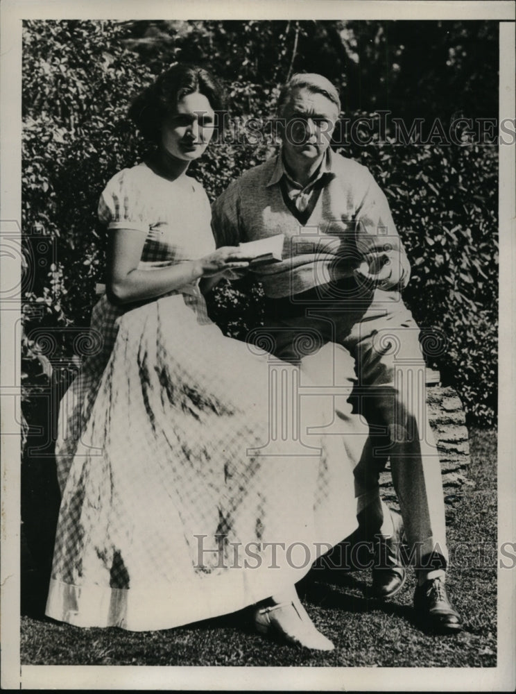 1933 Press Photo John Drinkwater poet & Margaretta Scott in play The Tempest