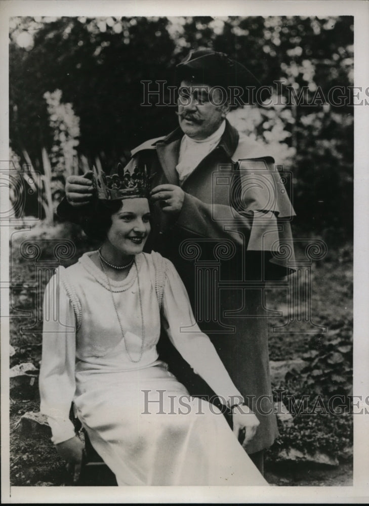 1934 Press Photo Elsie Burbridge named beauty queen of South London - nex79007