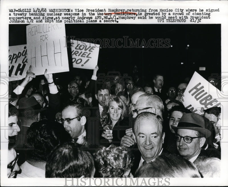 Load image into Gallery viewer, 1968 Press Photo Vice President Hubert Humphrey Signs Nuclear Weapons Ban
