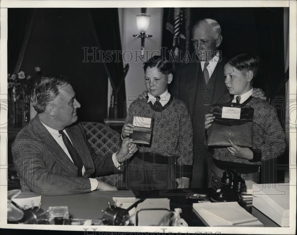 1934 Press Photo Pres Roosevelt, Clark Griffithm sons Jim & Billy in Wash DC