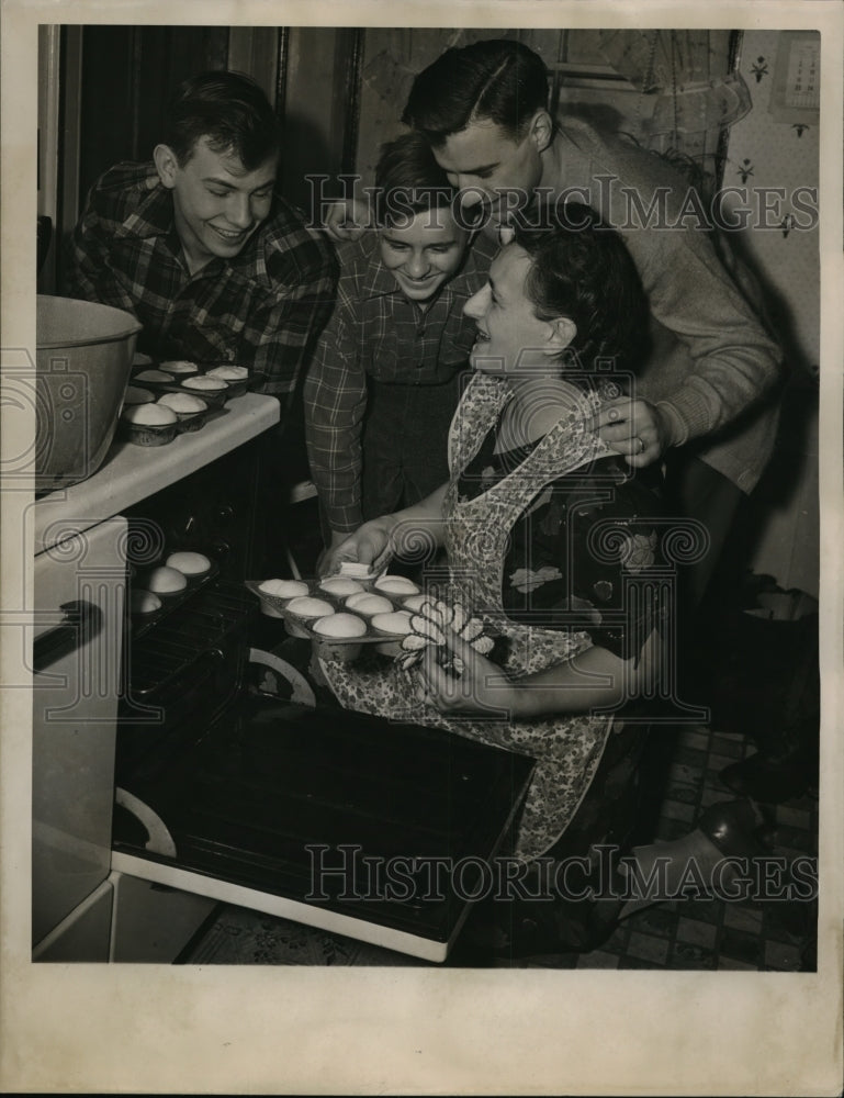 1947 Press Photo Cleveland Boy Scouts C KEllogg, C Krotine, J Madden