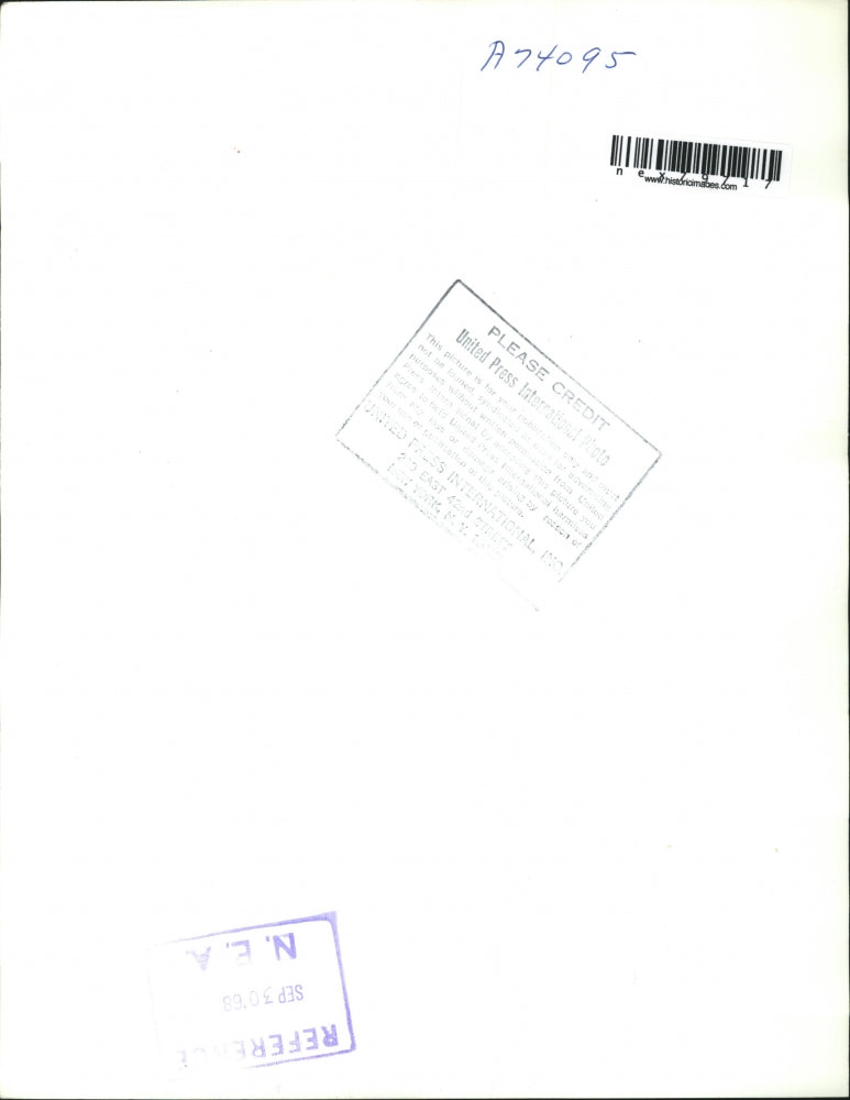 1968 Press Photo Vice President Hubert Humphrey & Lori Liberty Presnting Flowers