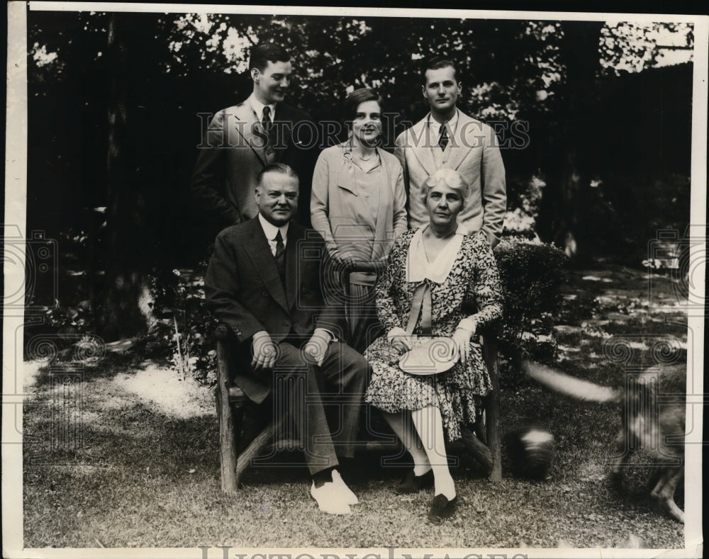 1929 Press Photo Pres & Mrs Herbert Hoover & family
