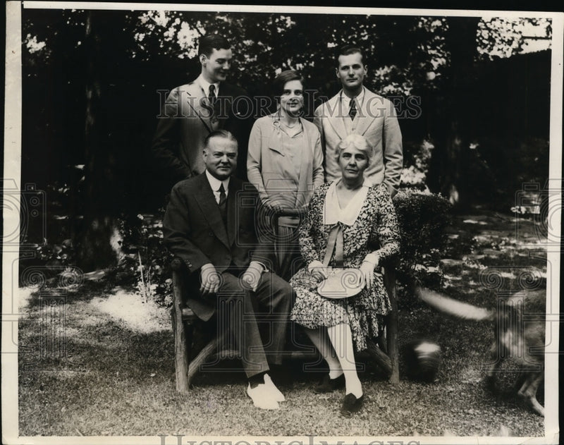 Load image into Gallery viewer, 1929 Press Photo Pres &amp; Mrs Herbert Hoover &amp; family
