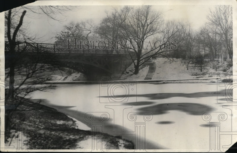 Load image into Gallery viewer, 1930 Press Photo Snow Scene in Lincoln Park Chicago
