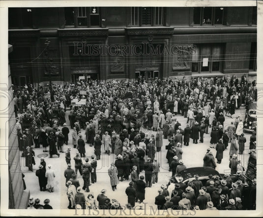 1941 Press Photo CIO Strikers Marched on Chicago's City Hall Protesting Police