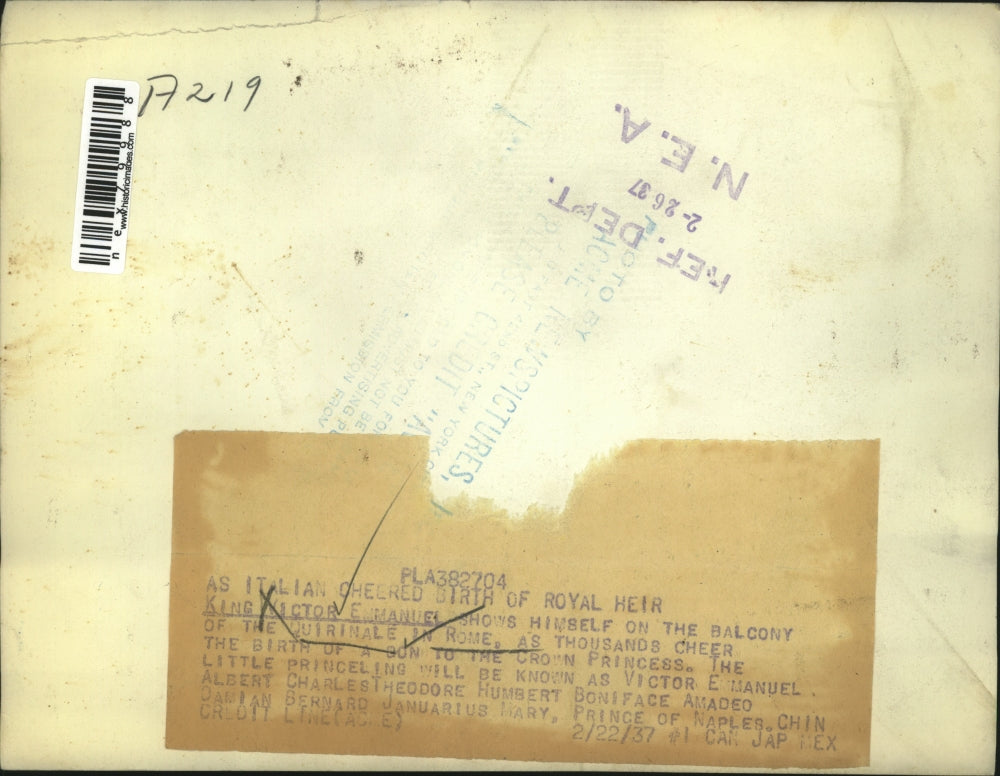 1937 Press Photo King Victor Emmanuel appears on balcony of Quirinale in Rome