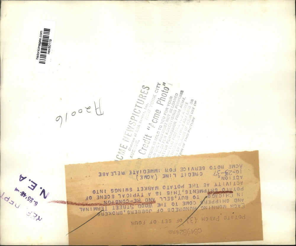 1937 Press Photo Wood Street station in Chicago commuters at train depot