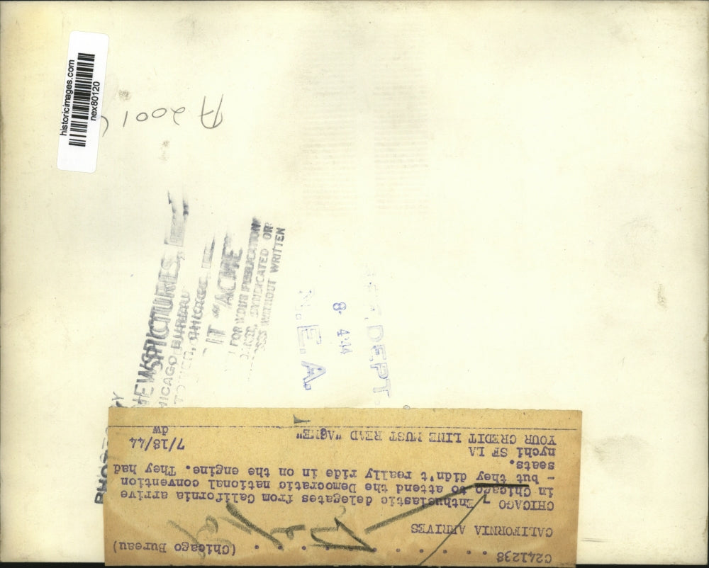 1944 Press Photo Chicago Calif delegates arrive by train to Democratic Conv