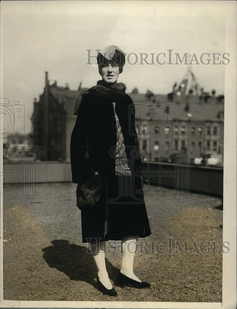 1926 Press Photo Eleanor Holton in Black Velvet Suit Embroidered Blouse Boston