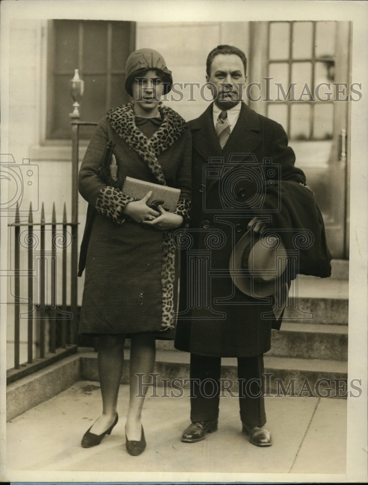 1927 Press Photo Tessiah Block & Father William Went To Boston To Get Her