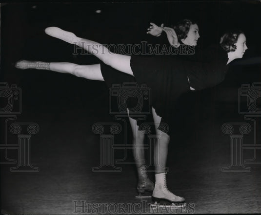 1939 Press Photo Elizabeth and Nancy Whittington Ice Skaters of Cuckfield Sussex- Historic Images