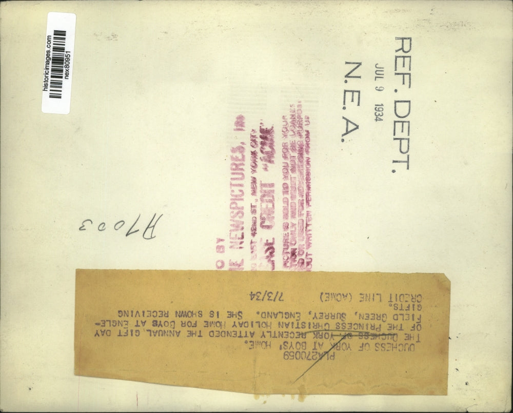 1934 Press Photo The Duchess of York at boys home at Englefield Geen - nex80951