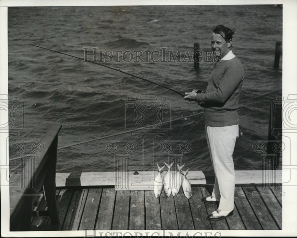 1933 Press Photo Joseph V McKee former Mayor NY fishes at Palm Beach Fla