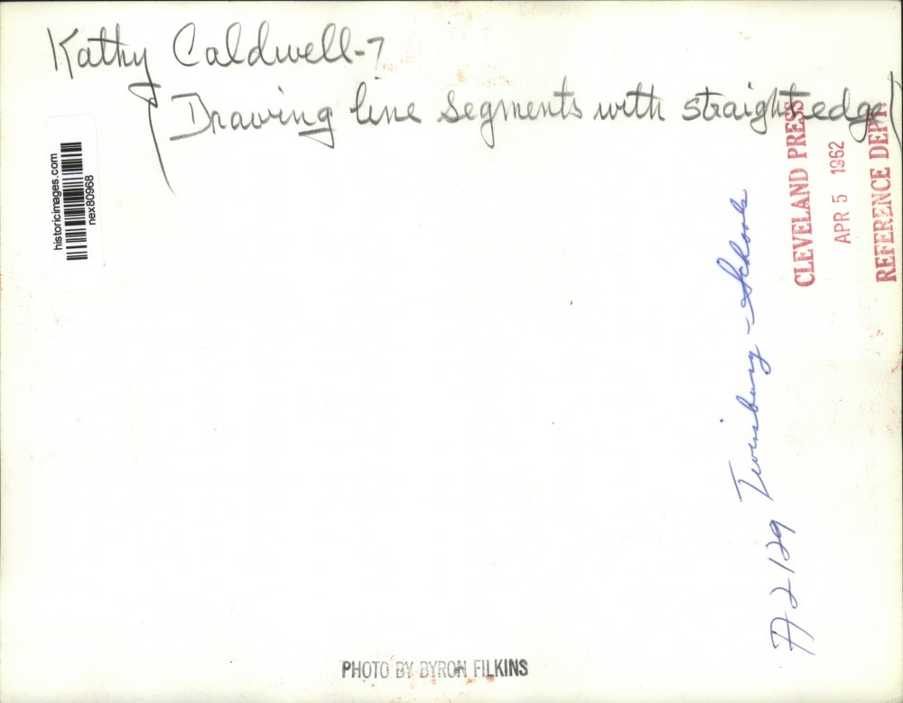 1952 Press Photo Kathy Caldwell age 7 drawing in a classroom