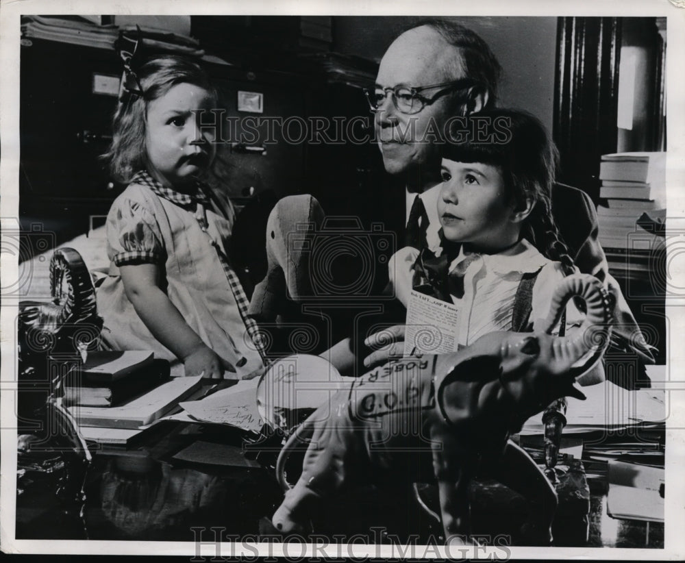 1952 Press Photo Mary L & Frances Eustis & Senator Robert Taft of Ohio