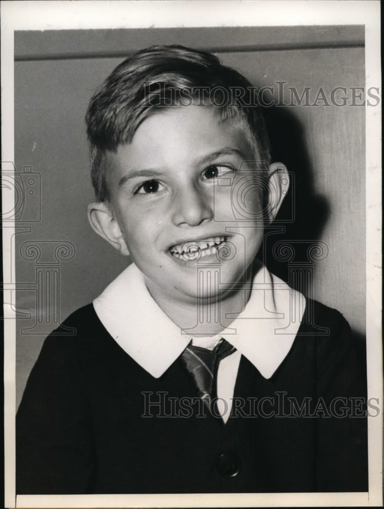 1946 Press Photo Bill Born Cross Eyed from Massachusetts