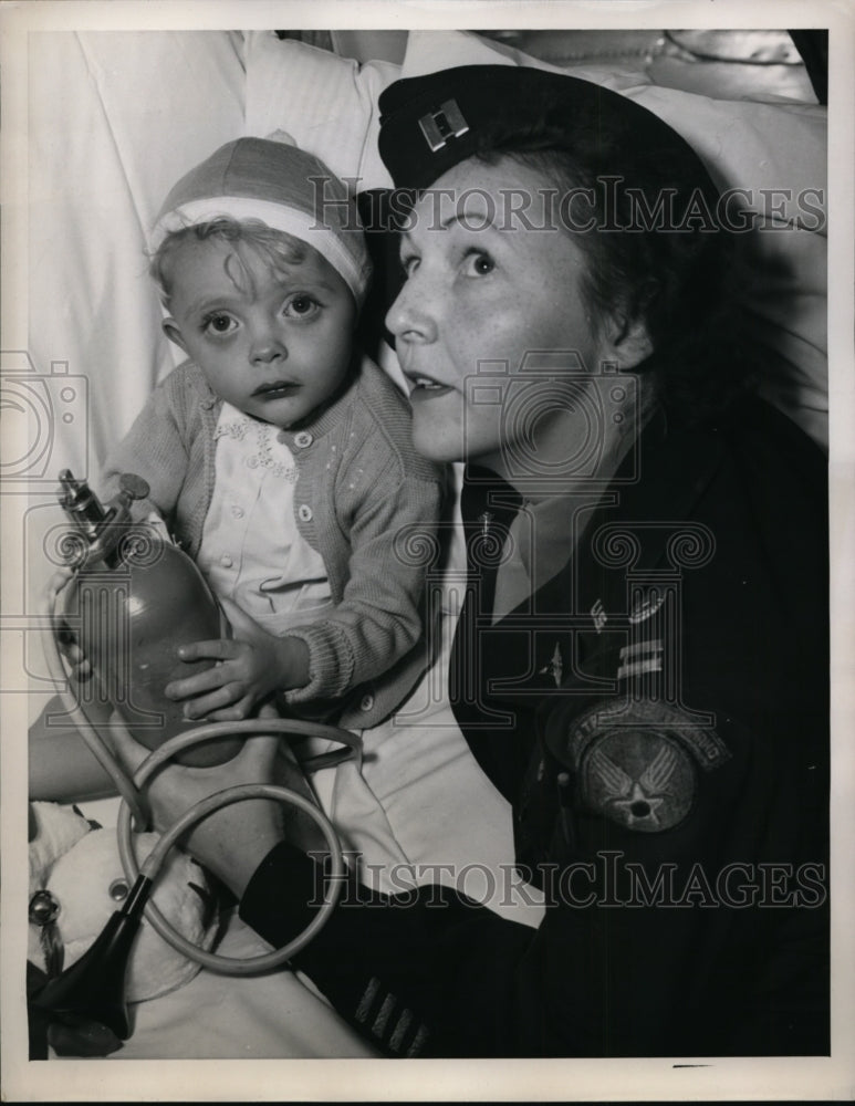 Load image into Gallery viewer, 1948 Press Photo Toddler Jimmy Conger of Cleveland Has Heart Operation
