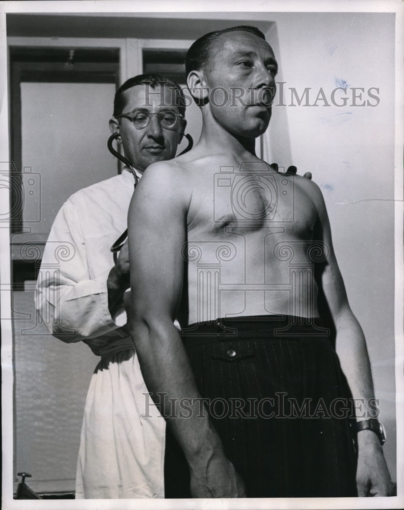 Load image into Gallery viewer, 1950 Press Photo US Public Health Officer Dr A Kussmant Checking Person Entering
