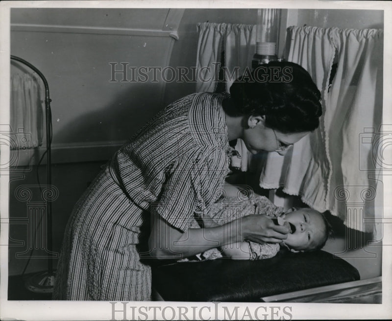 Load image into Gallery viewer, 1947 Press Photo A well operated health service checking a baby
