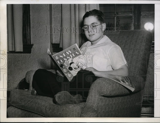 1944 Press Photo New Haven Conn Kenneth Wolf age 12 soph at Yale Univ