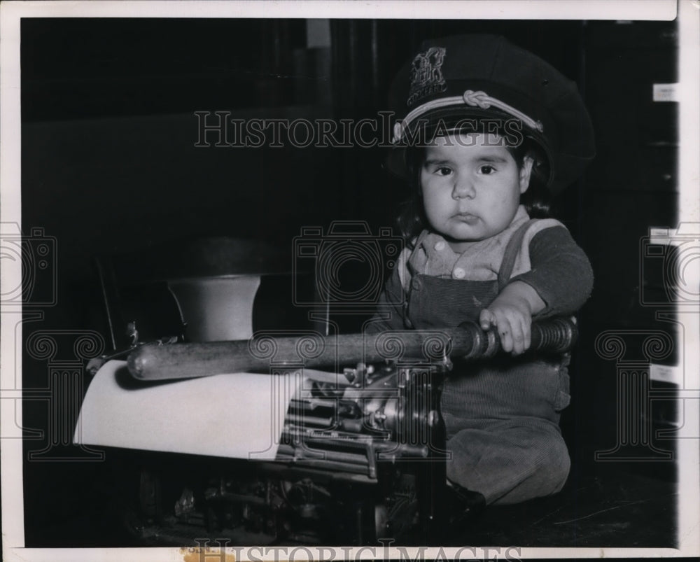 1948 Press Photo Abandoned 2 Day Ago by Her Mother at Police Station