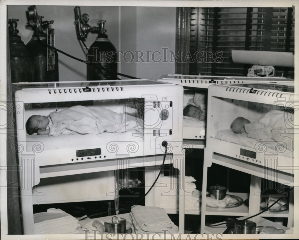 1946 Press Photo Baltimore Quadruplets Mrs Charles Henn Jr Mother 3 Boys & Girl