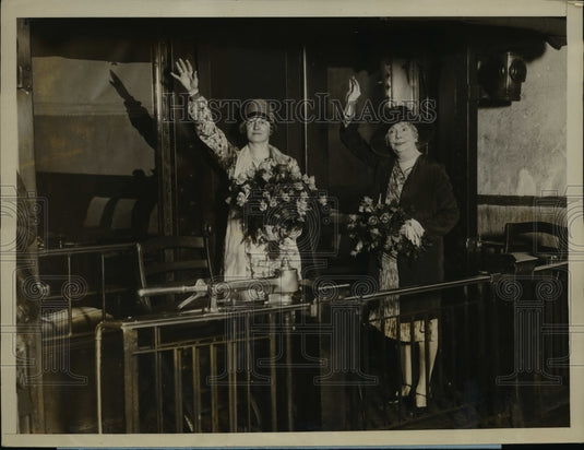 1928 Press Photo NY delegates Mrs EJ Cudmere, Mrs H Boswell on train for Chicago