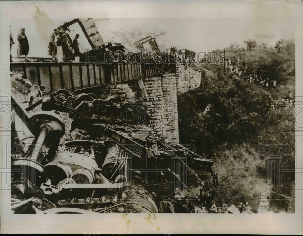 1936 Press Photo Mexican train wrecked by an explosion
