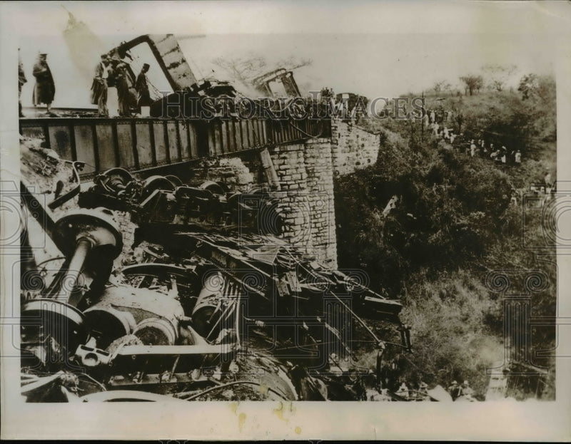 Load image into Gallery viewer, 1936 Press Photo Mexican train wrecked by an explosion
