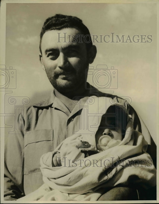 1970 Press Photo Father & baby in Mato Grosso Brazil - nex82524