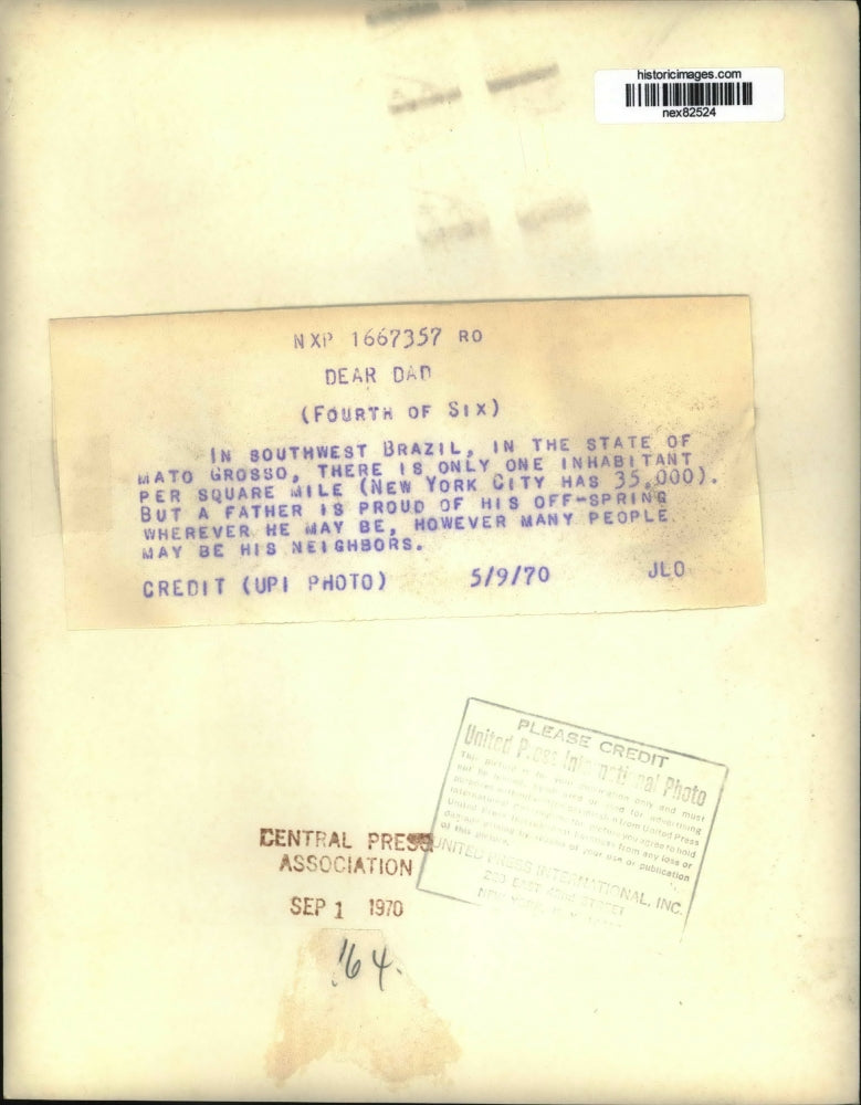 1970 Press Photo Father & baby in Mato Grosso Brazil - nex82524