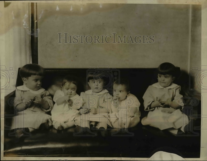 Load image into Gallery viewer, 1924 Press Photo George, Annie, Mary Hudak triplets, Edna, Emma twins in Ohio
